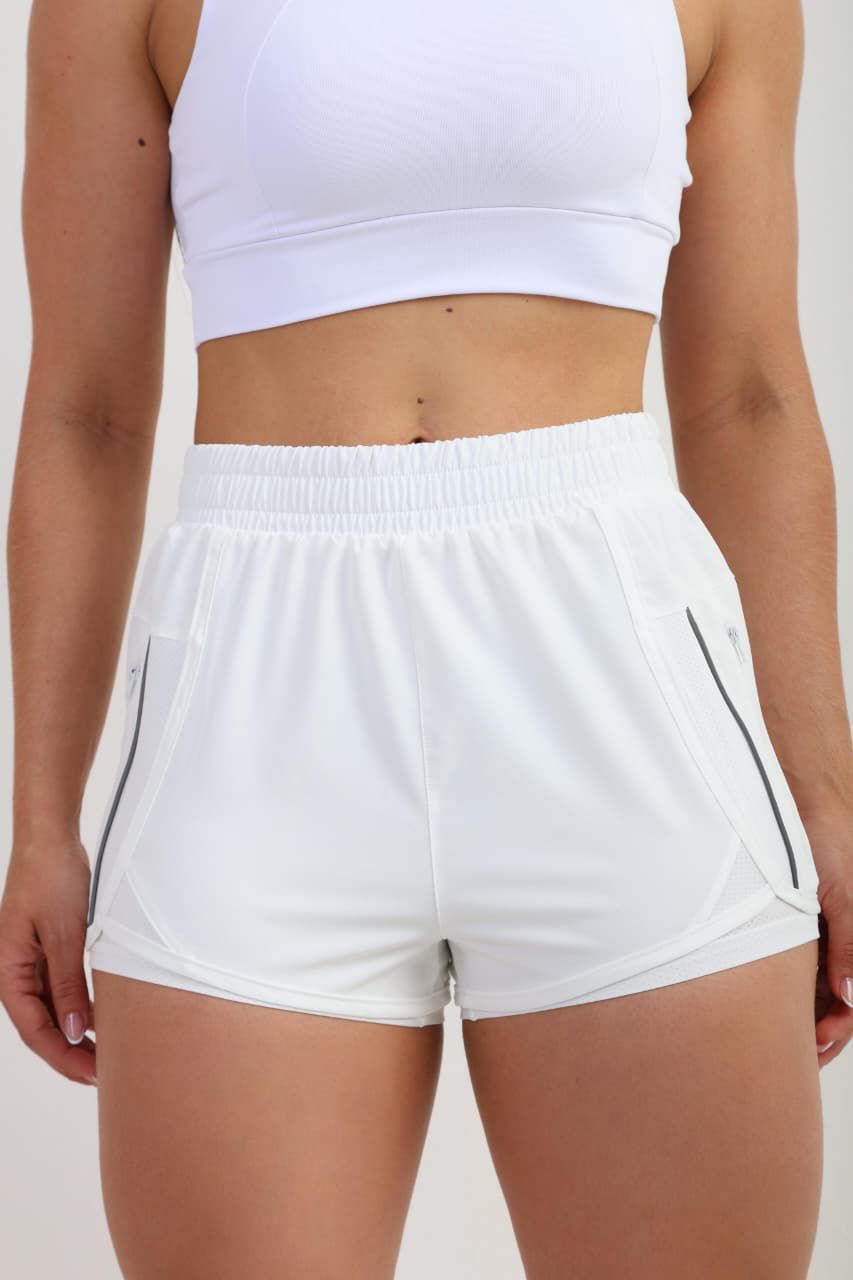 Shorts duplo detalhe refletivo